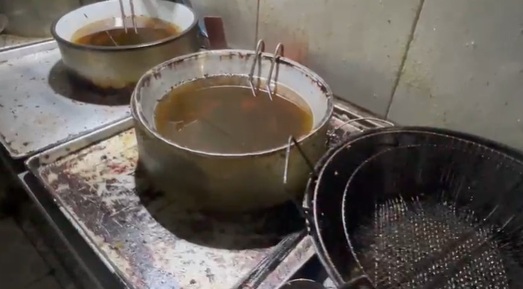 Salgados feitos em fábrica com baratas eram vendidos por R$ 5 em vários pontos do Rio