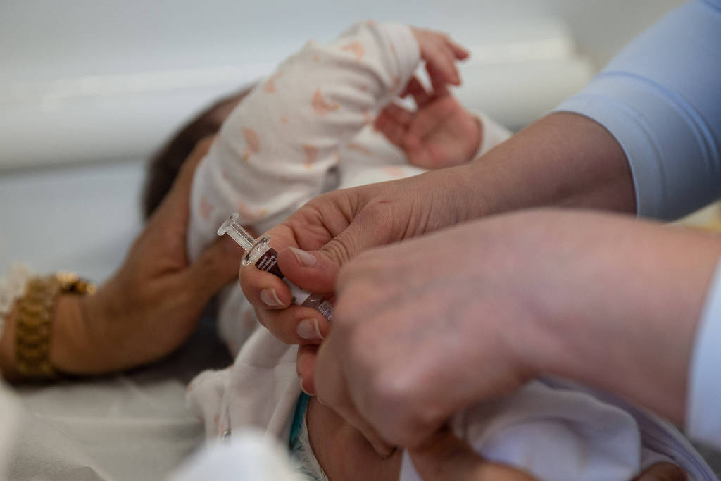 Nova vacina no SUS: o que muda na proteção de bebês contra meningite