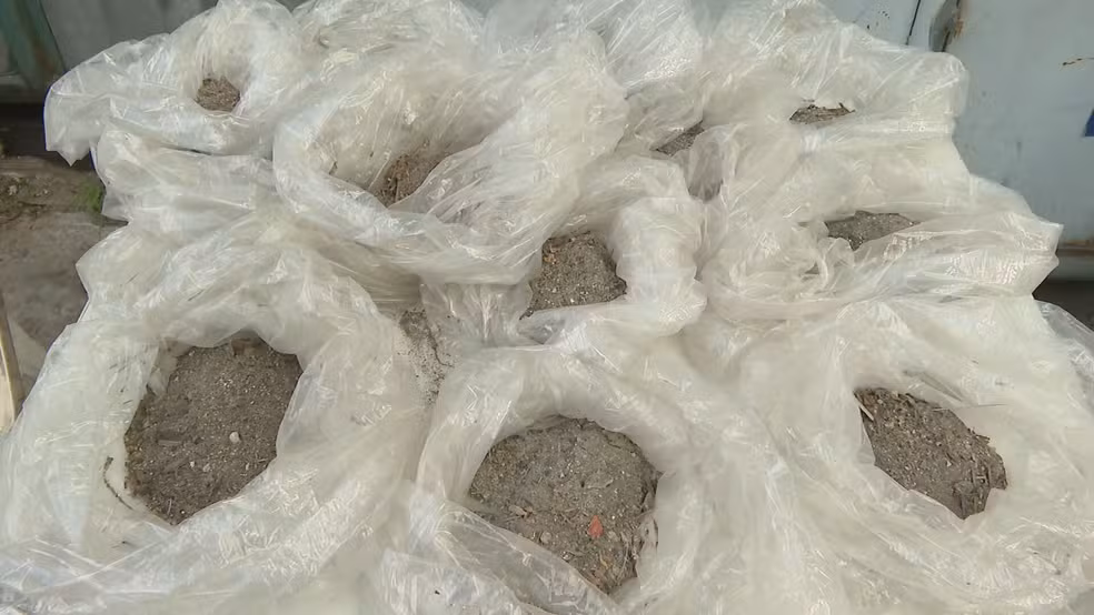 Moradores de Duque de Caxias denunciam fábrica por fuligem e problemas respiratórios