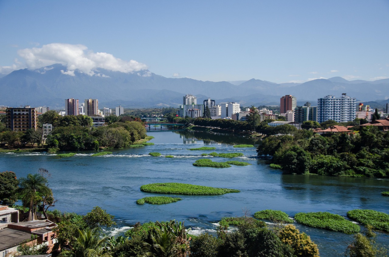 Esta cidade do RJ consegue ser ao mesmo tempo colonial, industrial e nuclear