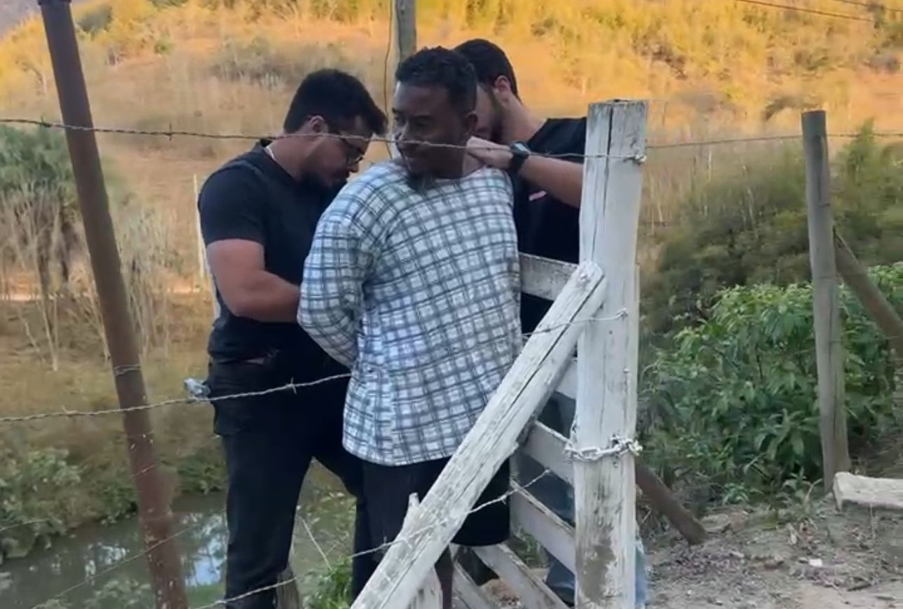 Homem é preso suspeito de matar mulher a facadas dentro de casa, em São Gonçalo