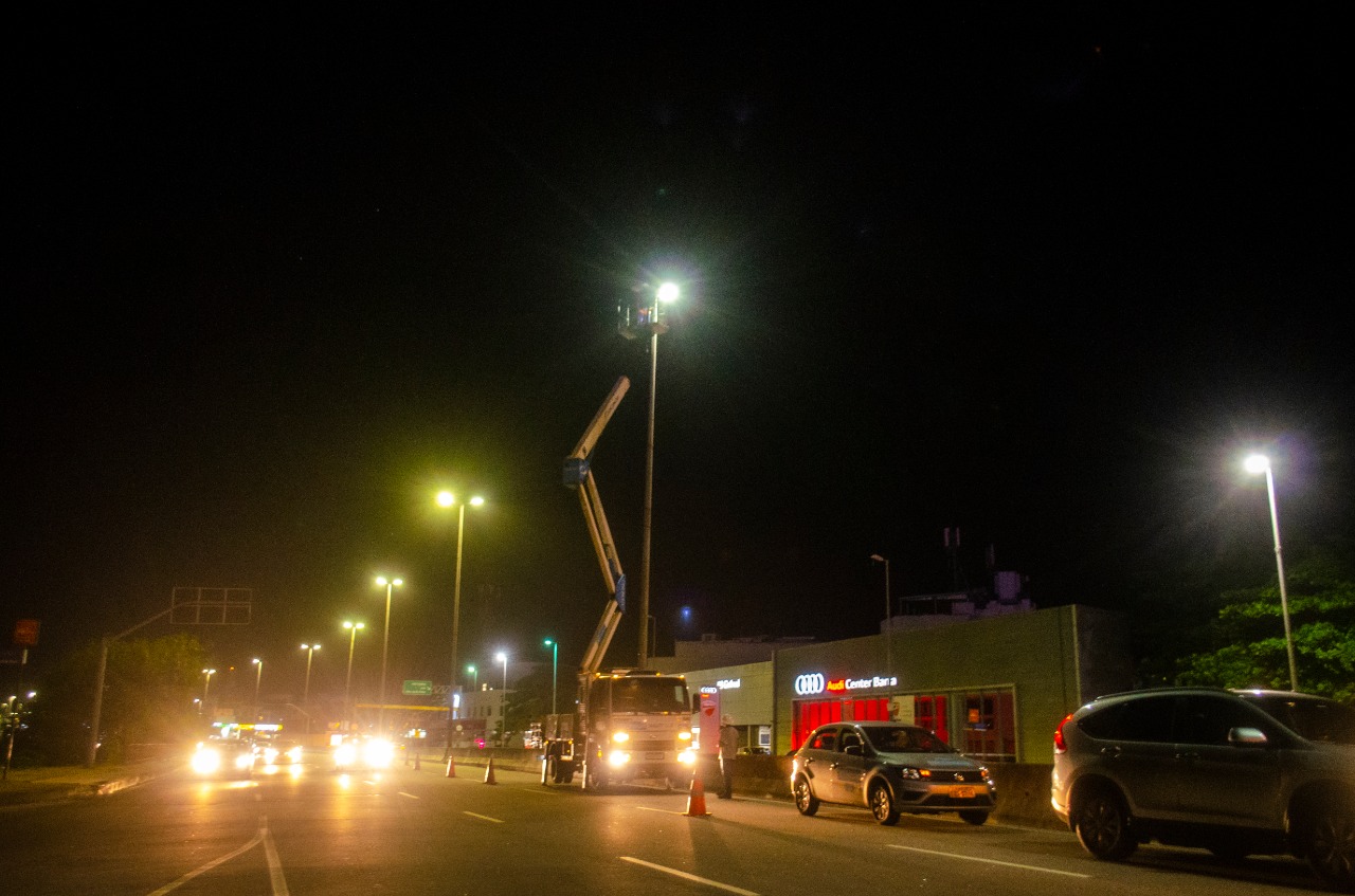Eduardo Paes sanciona lei que aumenta taxa de iluminação pública na cidade; vereador diz que vai recorrer no TJ