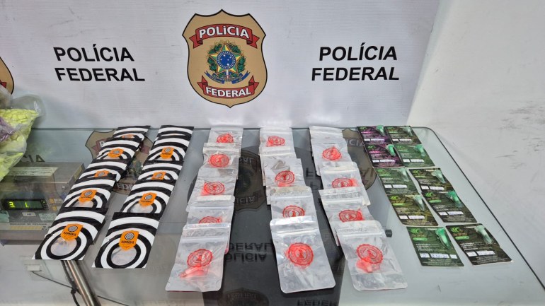 PF apreende mais de 20 quilos de ecstasy e semente de maconha gourmet em bagagem de passageiro que embarcaria do Rio a Salvador