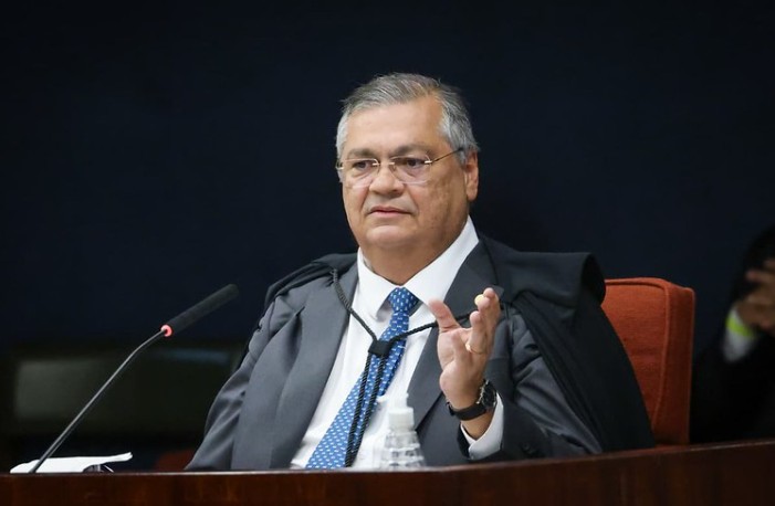 Flávio Dino libera emendas para suplentes de Ramagem e Eduardo Bolsonaro e barra de Zambelli