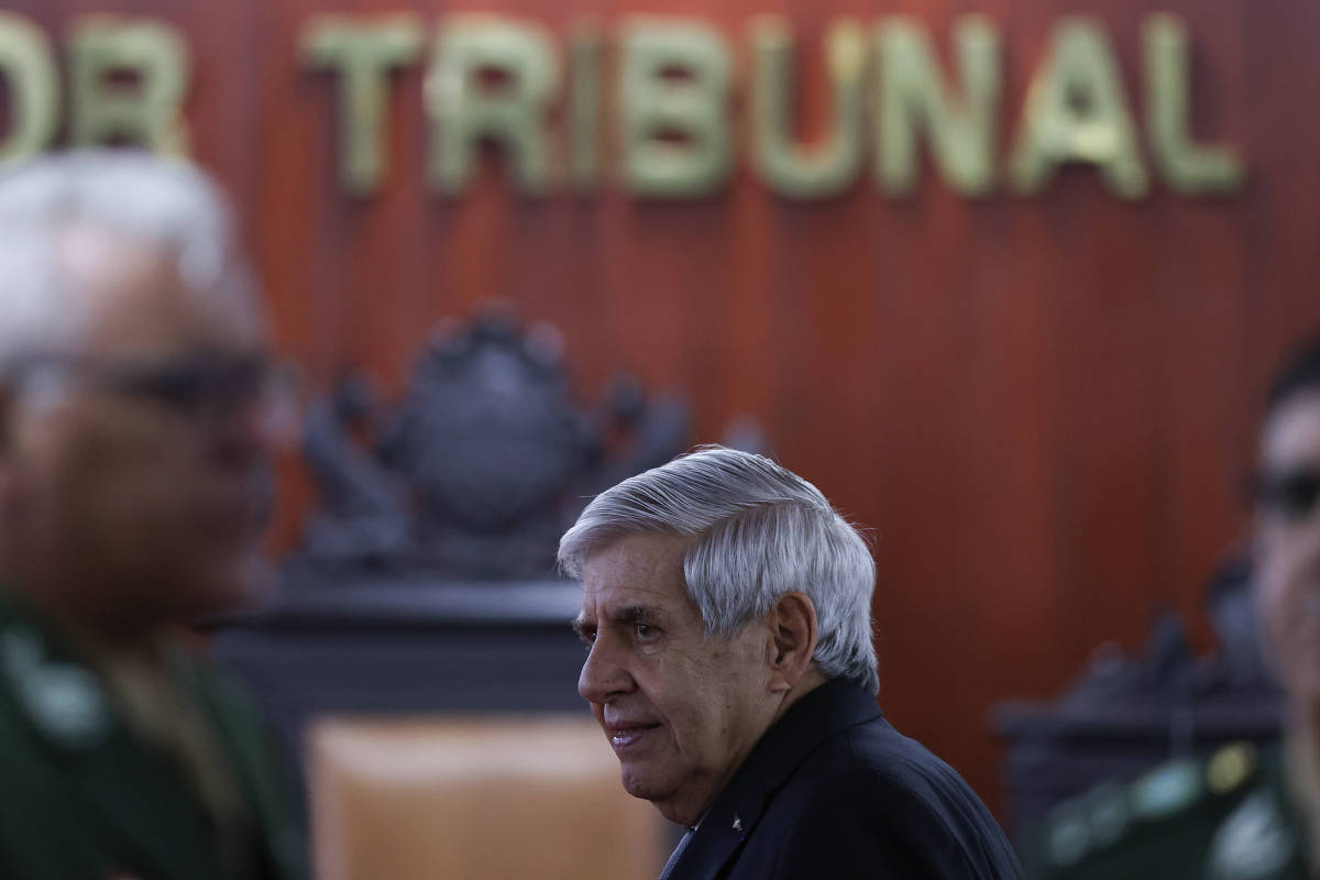 Moraes autoriza prisão domiciliar a Augusto Heleno por motivos de saúde