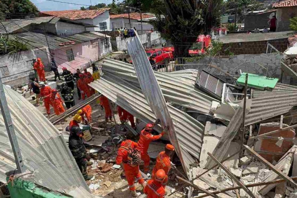 Explosão destrói conjunto de casas em Olinda, mata dois e fere nove; vídeo