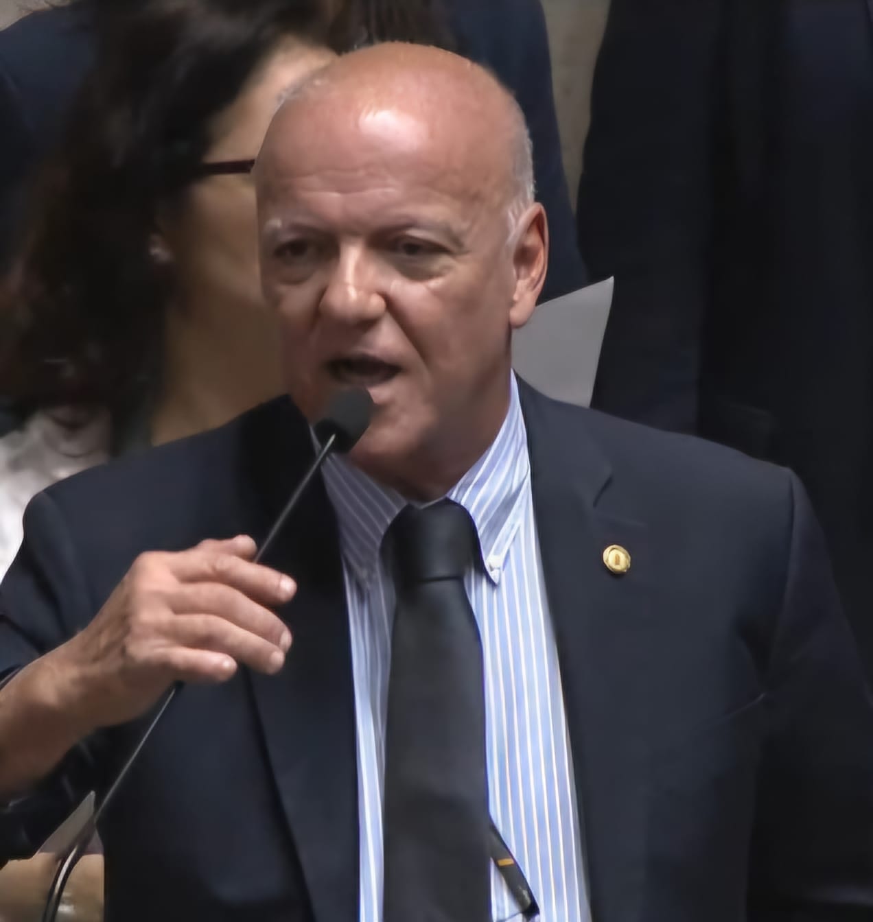 Novo regimento, velhos problemas: Dr. Gilberto puxa orelha de colegas por discursos fora do tema em debate