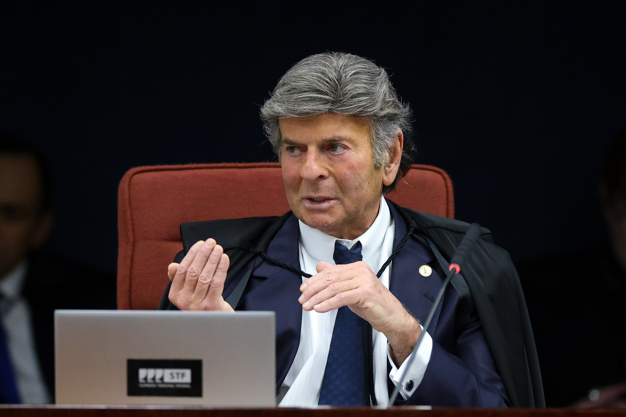 Fux suspende bloqueio em bets de beneficiários de programas sociais até fevereiro