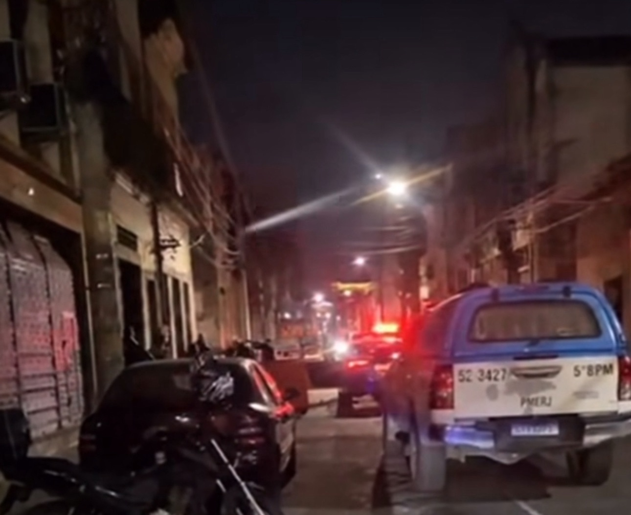 Suspeito é baleado após perseguição e troca de tiros com a PM na Gamboa; vídeo