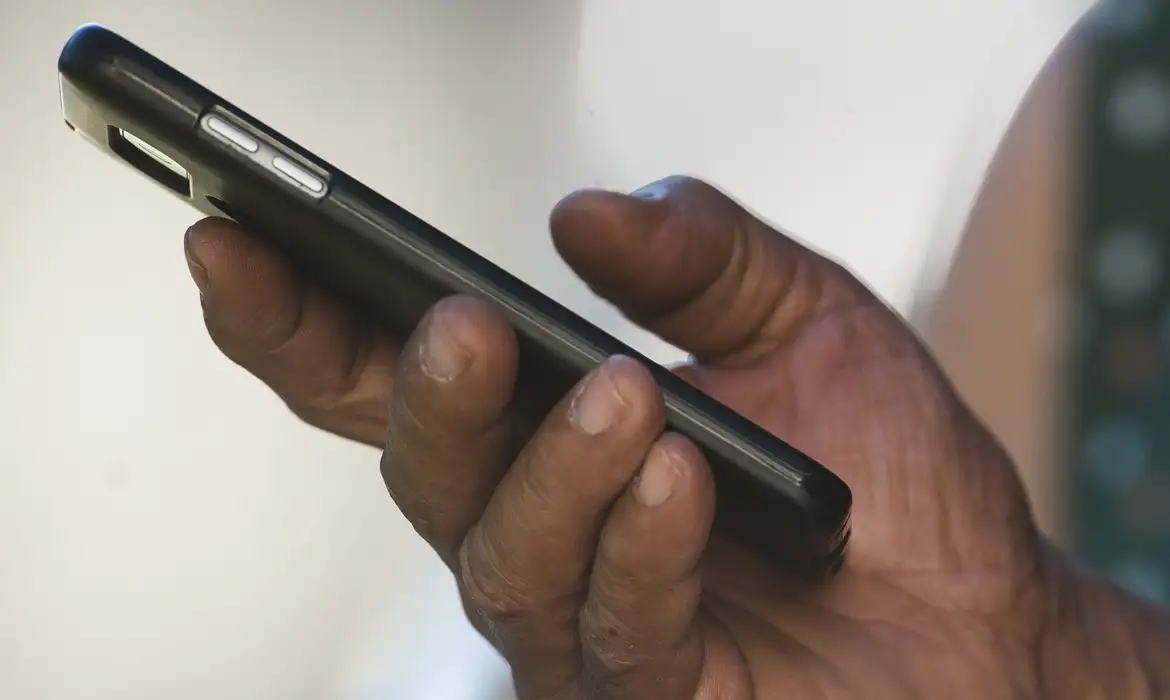 Lula desiste de medida sobre celulares roubados e cita preocupação com compradores