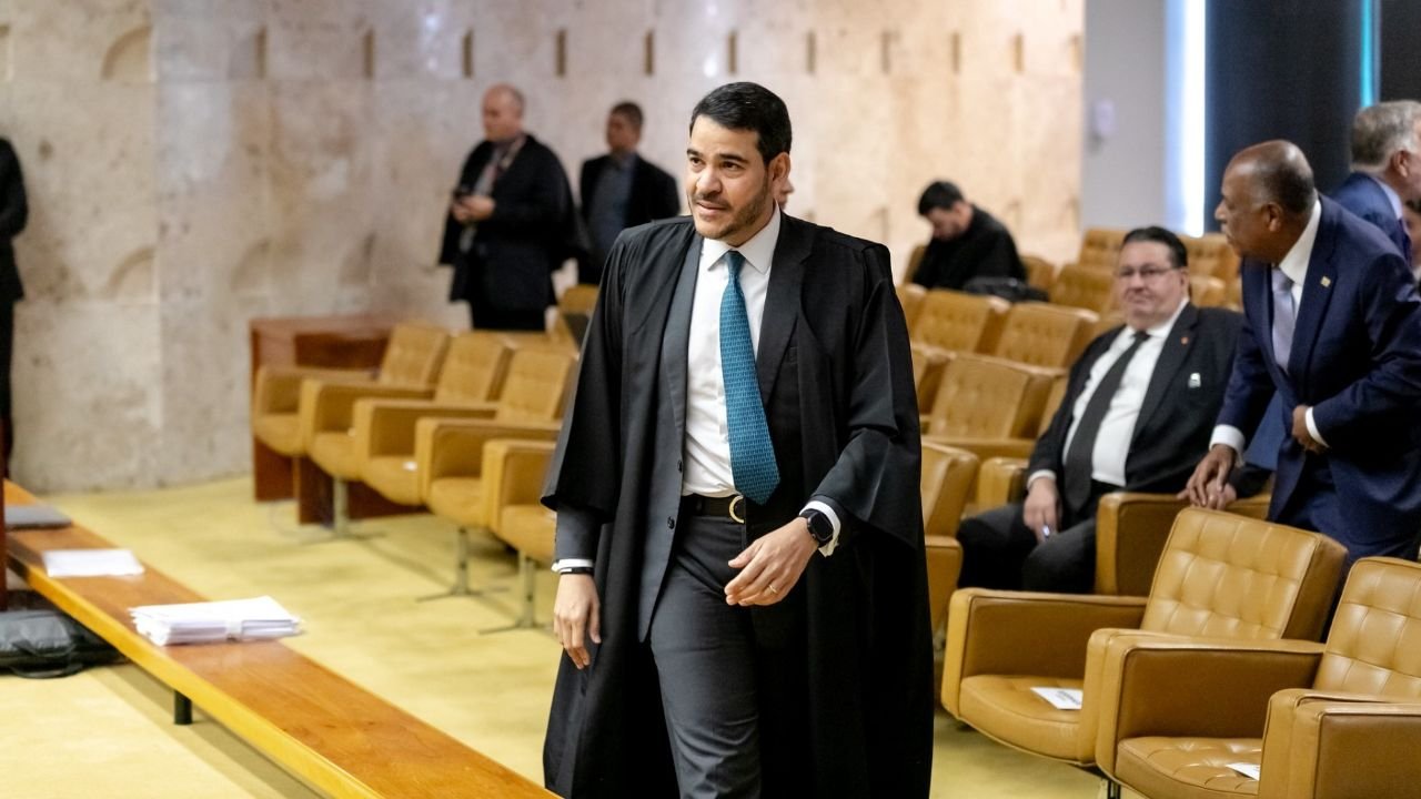 Senado recebe indicação de Jorge Messias, um dia após Lula anunciar envio