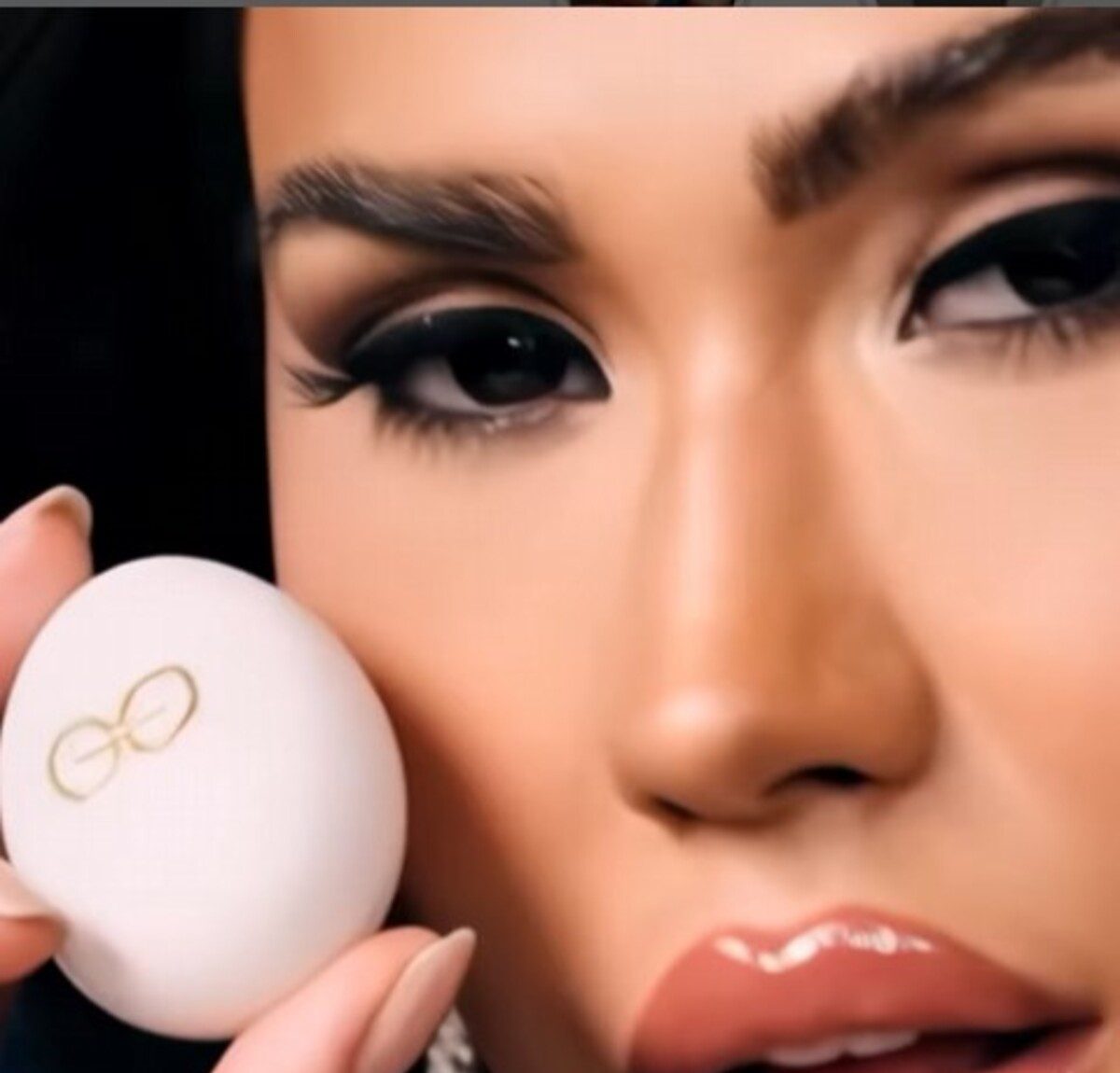 Gracyanne Barbosa anuncia marca de ovos ‘premium’, o Gracyovos