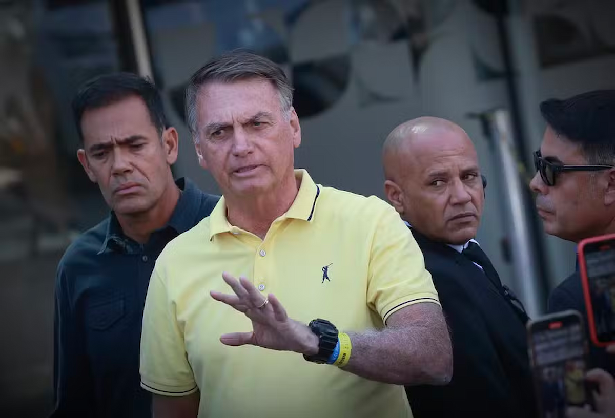 Após três horas e meia, cirurgia de Bolsonaro termina sem intercorrências em hospital de Brasília