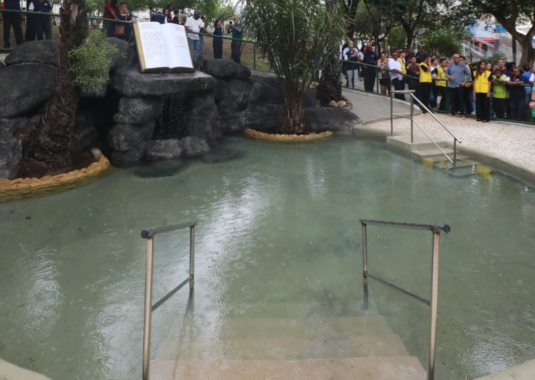 Batistério no Jardim do Méier vira ‘Praça da Bíblia’