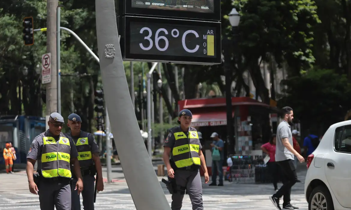 Rio entra em nível de Calor 2 com previsão de até 37°C nesta quarta