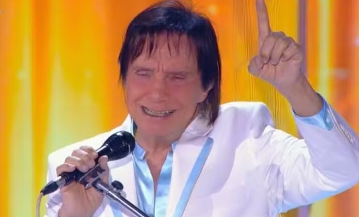 Roberto Carlos presta homenagem a Erasmo Carlos em especial de fim de ano; vídeo