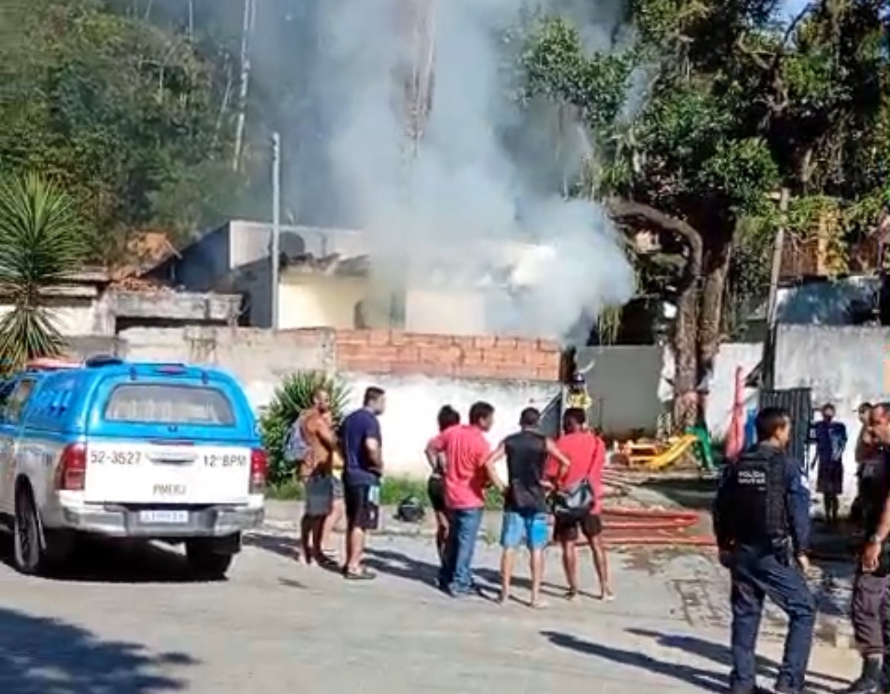 Vídeo: mãe tenta matar os três filhos ao incendiar casa em Niterói