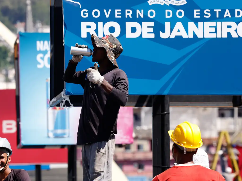 Natal quente no Rio: Secretaria de Saúde emite alerta para onda de calor intenso nos municípios