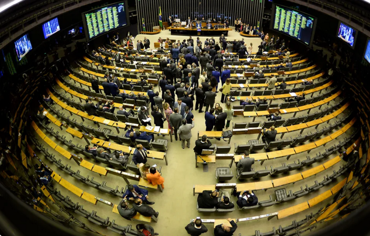 PL dos apps trava na Câmara por impasse sobre pagamento mínimo