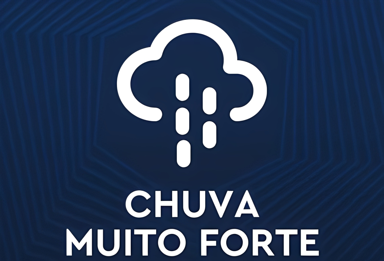 Chuva forte alaga Avenida Cesário de Melo e interrompe linha do BRT na Zona Oeste do Rio; vídeo