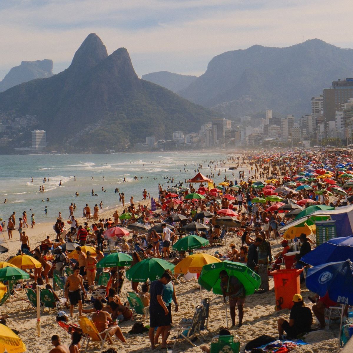 Calor no Rio domina feriadão e previsão indica sol até domingo