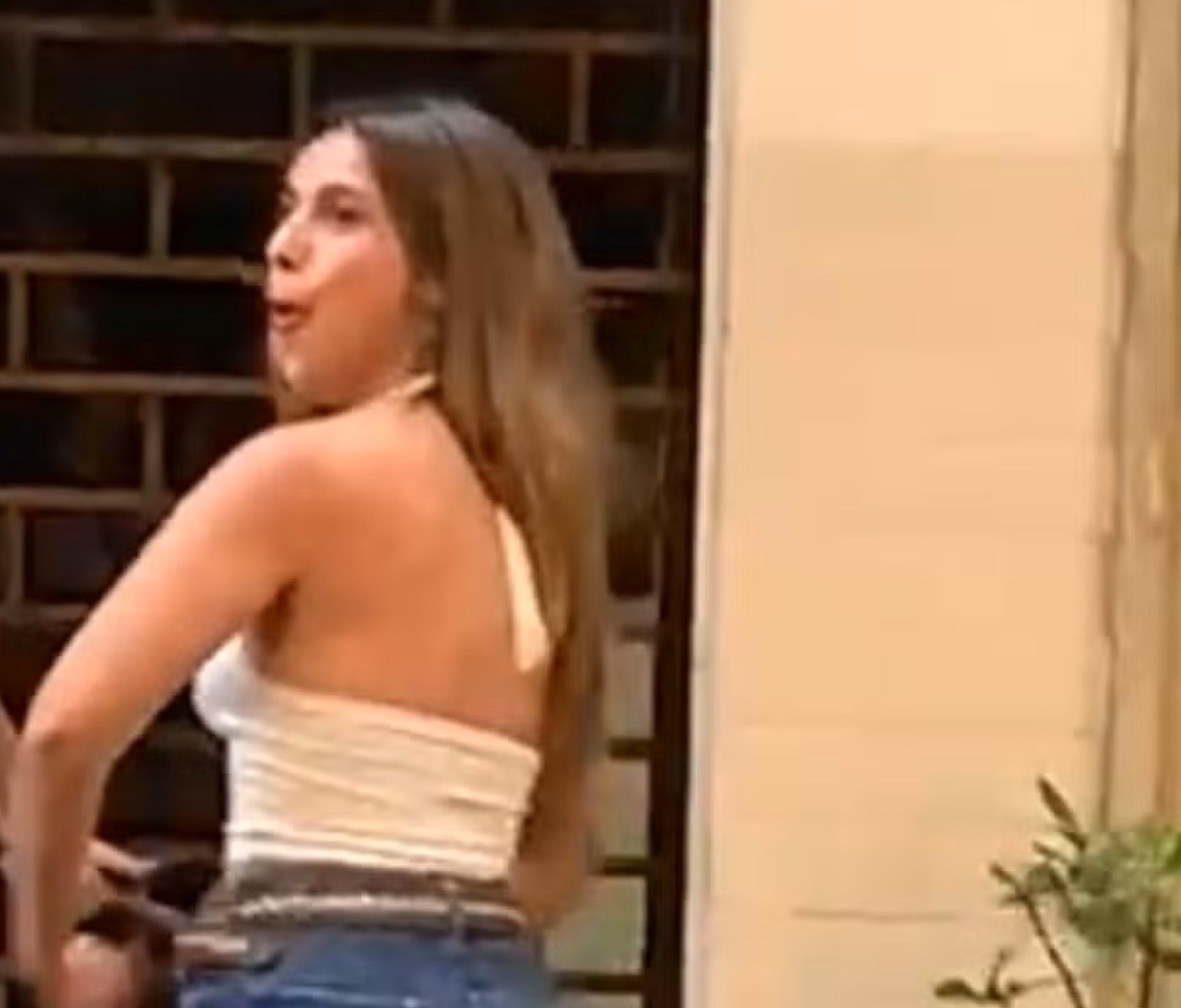 Argentina acusada de injúria racial no Rio paga fiança R$ 97 mil e tem tornozeleira retirada