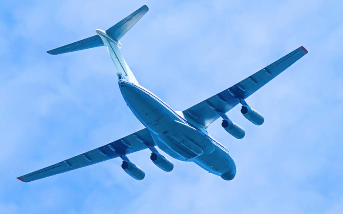 Setor de serviços interrompe sequência de altas e tem recuo em novembro, puxado por transportes áereos