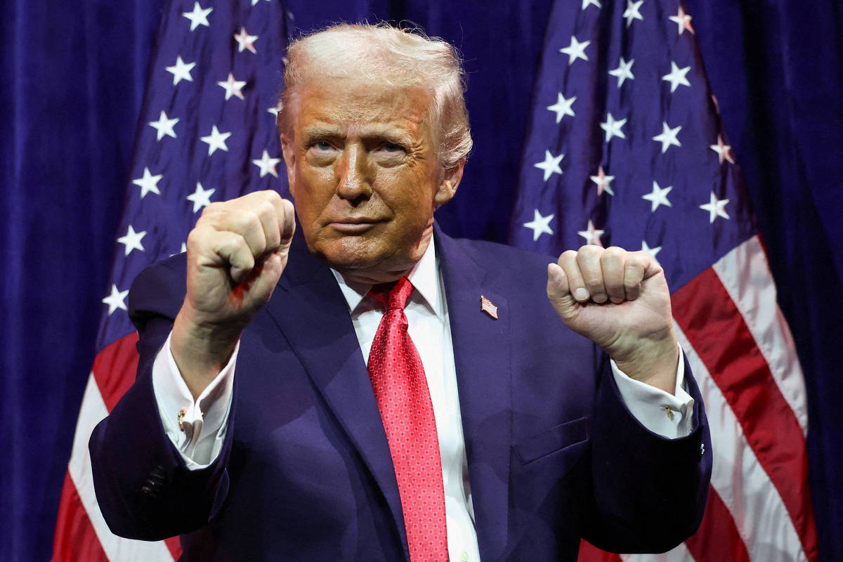 Vídeo: Trump xinga funcionário e faz gesto obsceno durante visita à Ford