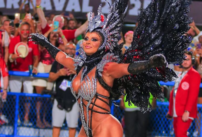 Sapucaí reúne rainhas históricas no penúltimo ensaio técnico das escolas neste sábado