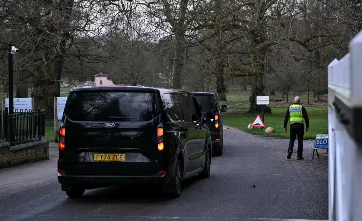 Caso Epstein: polícia britânica retoma buscas em endereços ligados ao ex-príncipe Andrew