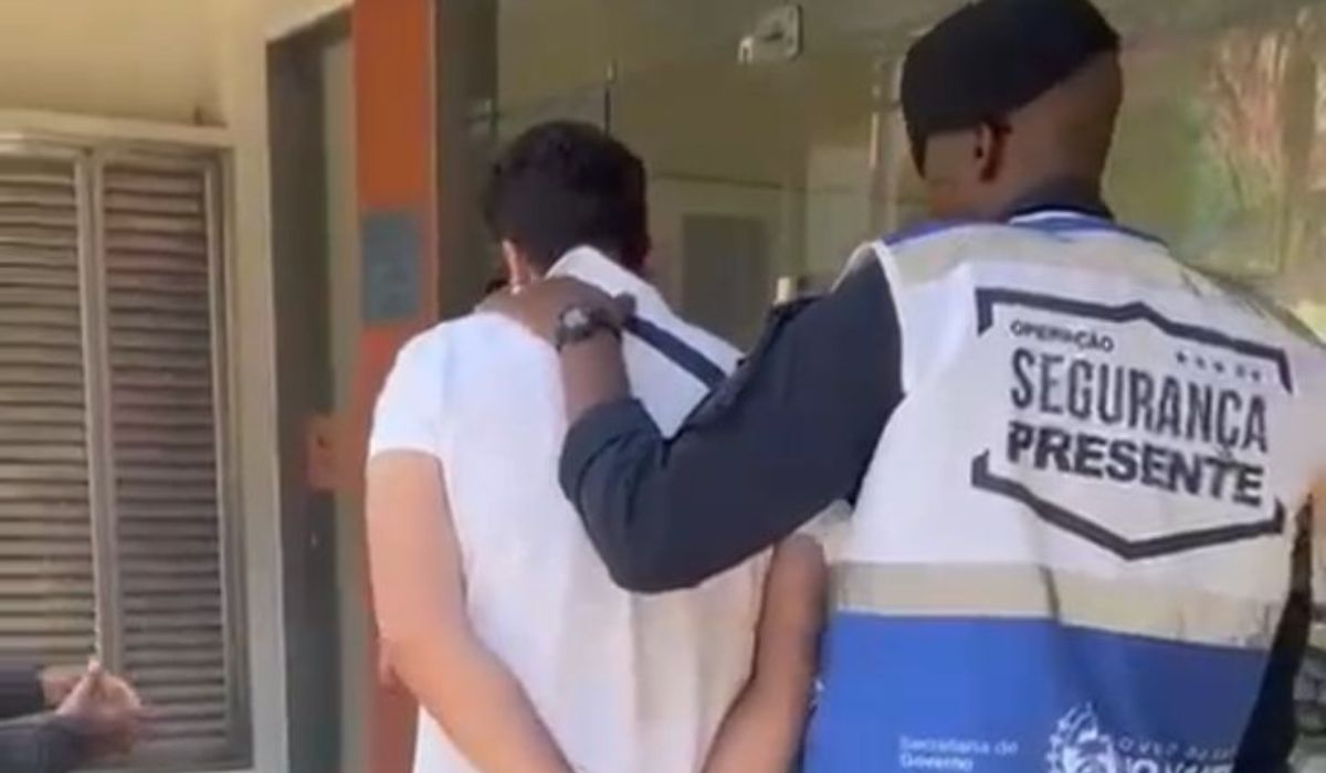 Homem é preso por agredir namorada e danificar celular no Centro do Rio