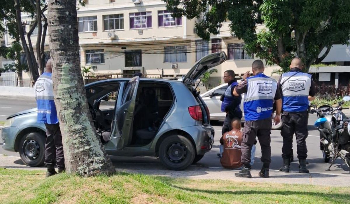 Homem é preso com carro clonado após alerta do CISP Niterói