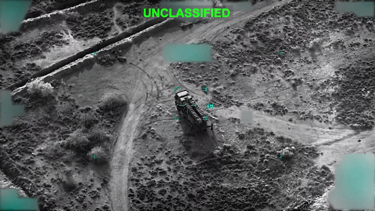 Imagens mostram ataques ao Irã e destruição de QG onde estava líder supremo; assista