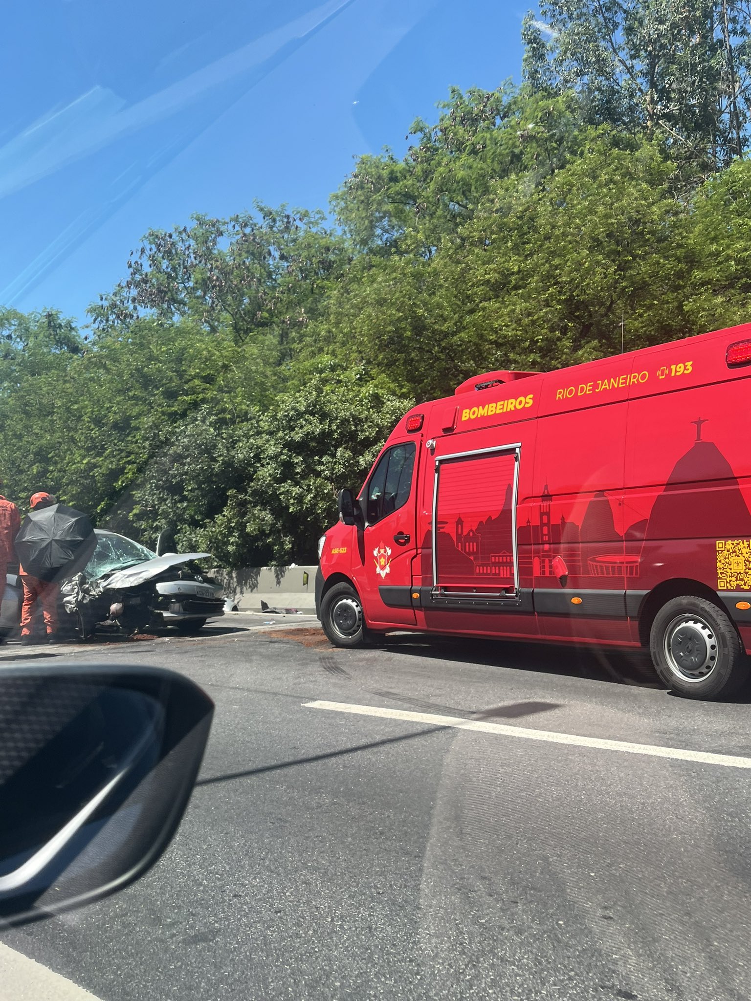 Acidente na Linha Vermelha deixa uma morta e outra ferida em estado grave no Rio