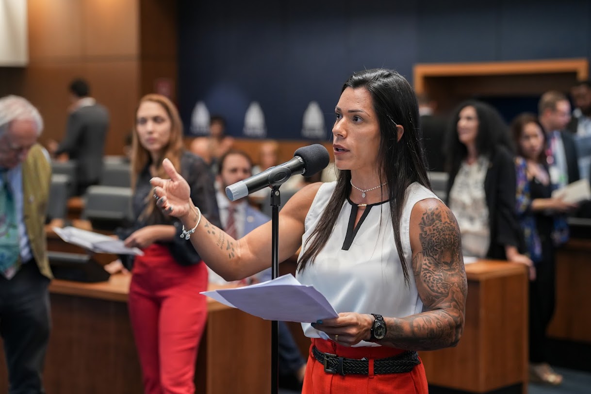 Violência contra adolescente na Baixada leva deputada a cobrar acompanhamento do caso