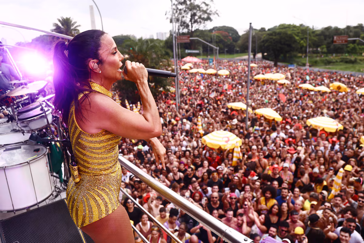 Ivete estreia no carnaval de SP e leva 1,2 milhão ao Ibirapuera