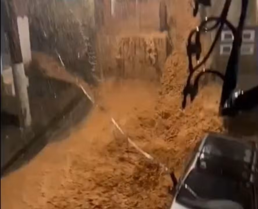 Vídeo: Temporal com mais de 180 mm de chuva provoca desabamentos e soterramentos em Juiz de Fora
