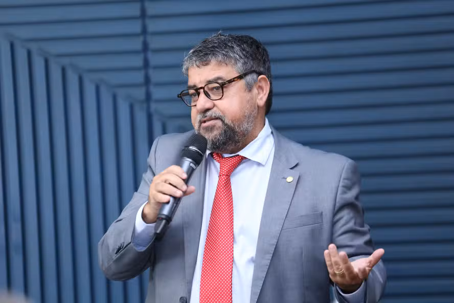 Quaquá defende respeito a conservadores após ala de escola de samba que homenageou Lula