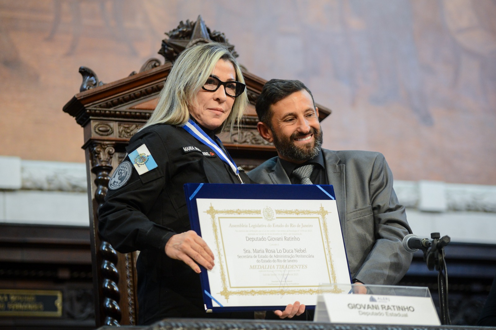 Secretária da Seap recebe Medalha Tiradentes em solenidade na Alerj