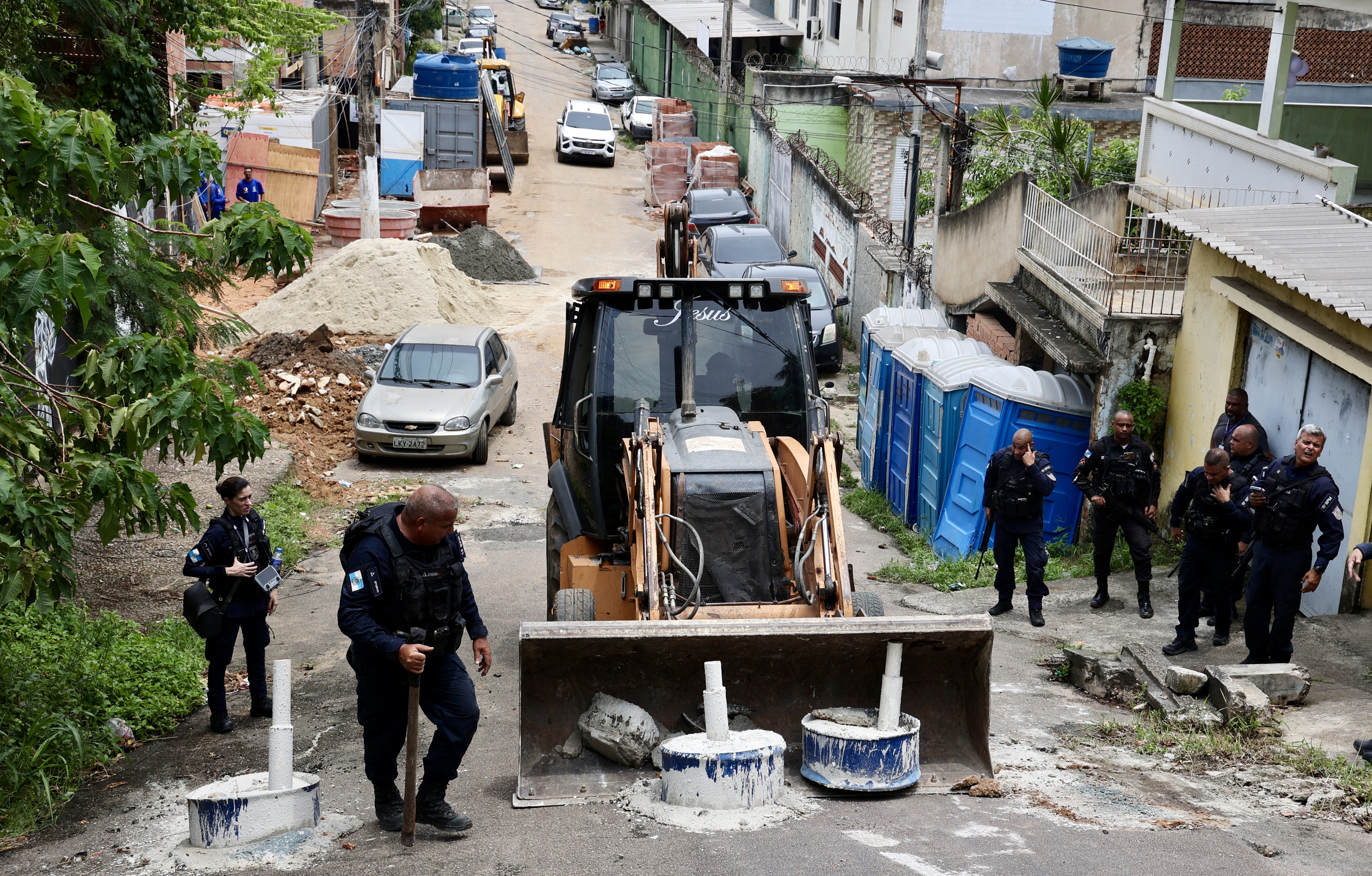 Operação Barricada Zero libera 4 mil ruas e remove 14 mil toneladas de entulho no RJ