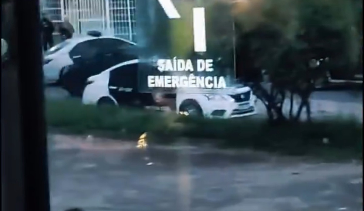 Operação da Polícia Civil na Vila Kennedy mira membros do CV suspeitos por morte de PM