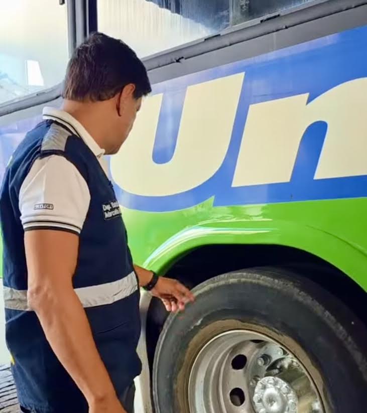 Dez ônibus são autuados em operação do Detro com Comissão da Alerj na Baixada