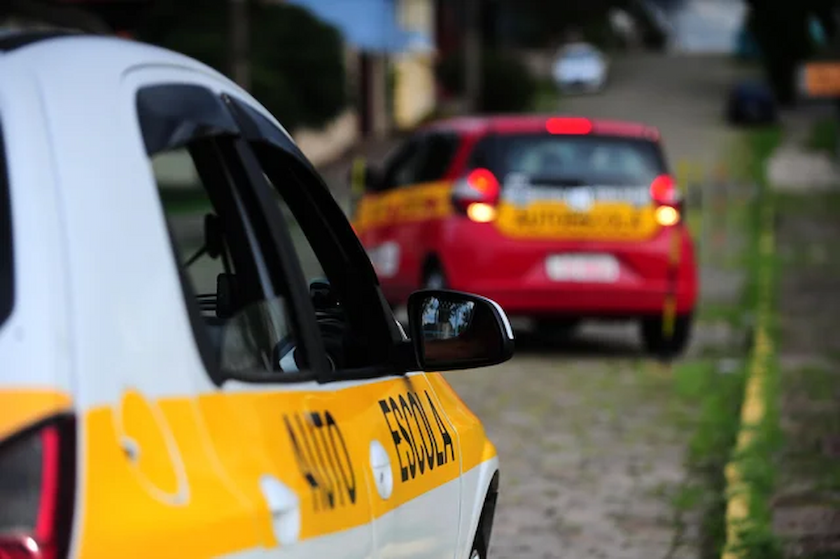 Projeto inclui combate a abusos contra mulheres em cursos de habilitação de motoristas