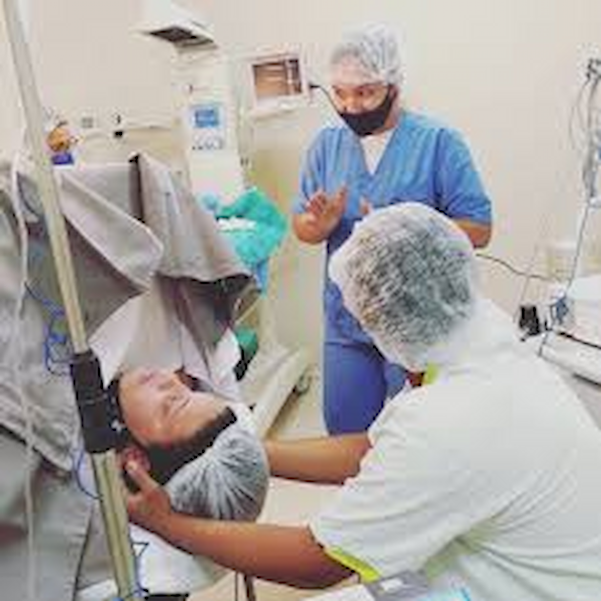 Pacientes surdos podem ter intérprete de Libras em procedimentos médicos no Rio