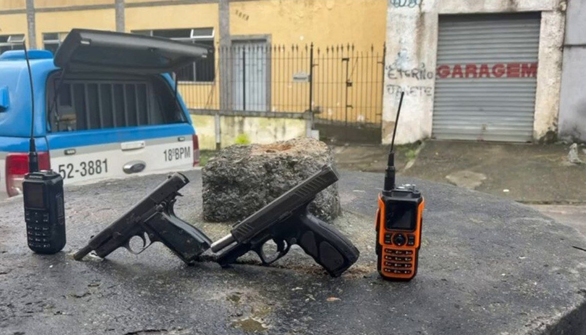 Vídeo: Quatro criminosos são presos em ação da PM no Morro do Jordão; moradores relatam tiros