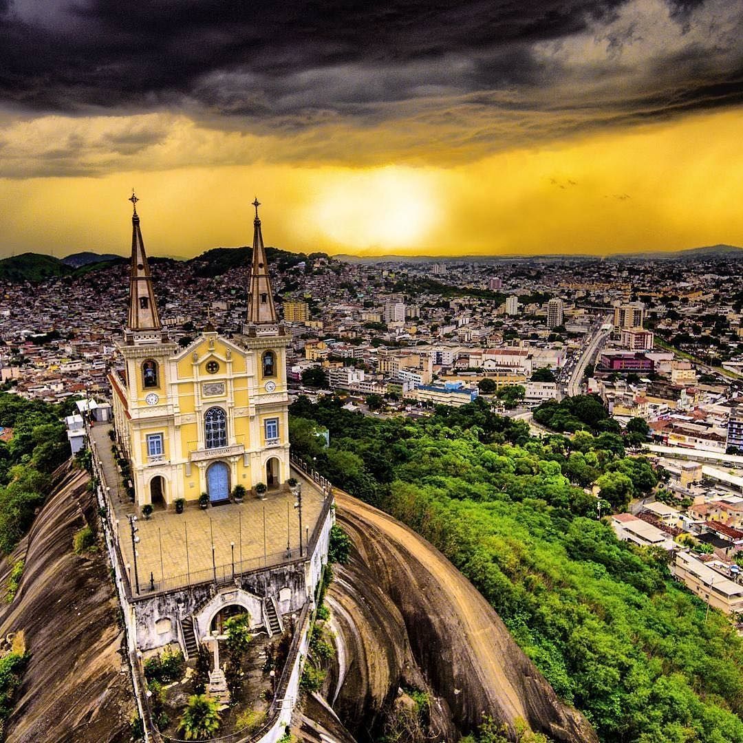 A história e as lendas da Igreja da Penha 