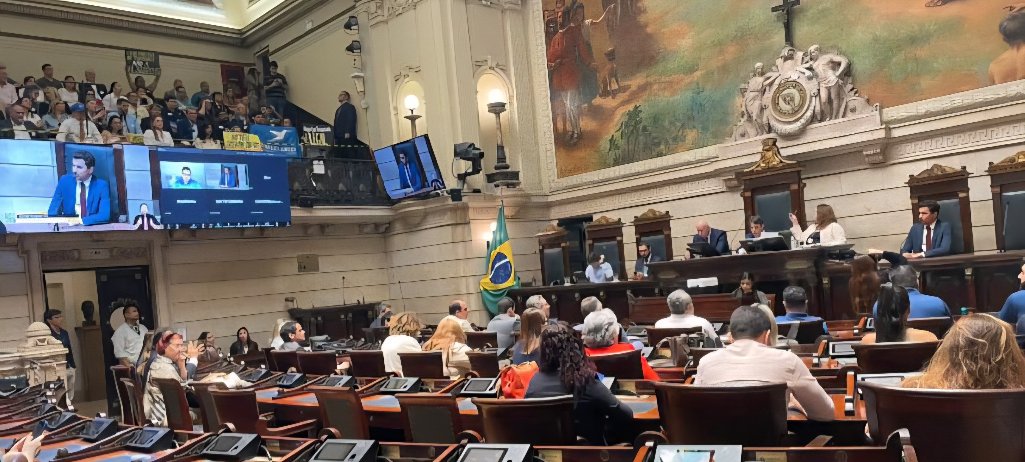 Câmara do Rio homenageia anfitriões de aluguel por temporada após polêmica sobre regulamentação