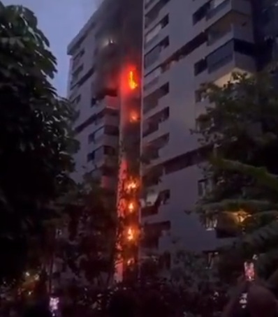 Incêndio atinge prédio no condomínio Mandala, na Barra; veja vídeo