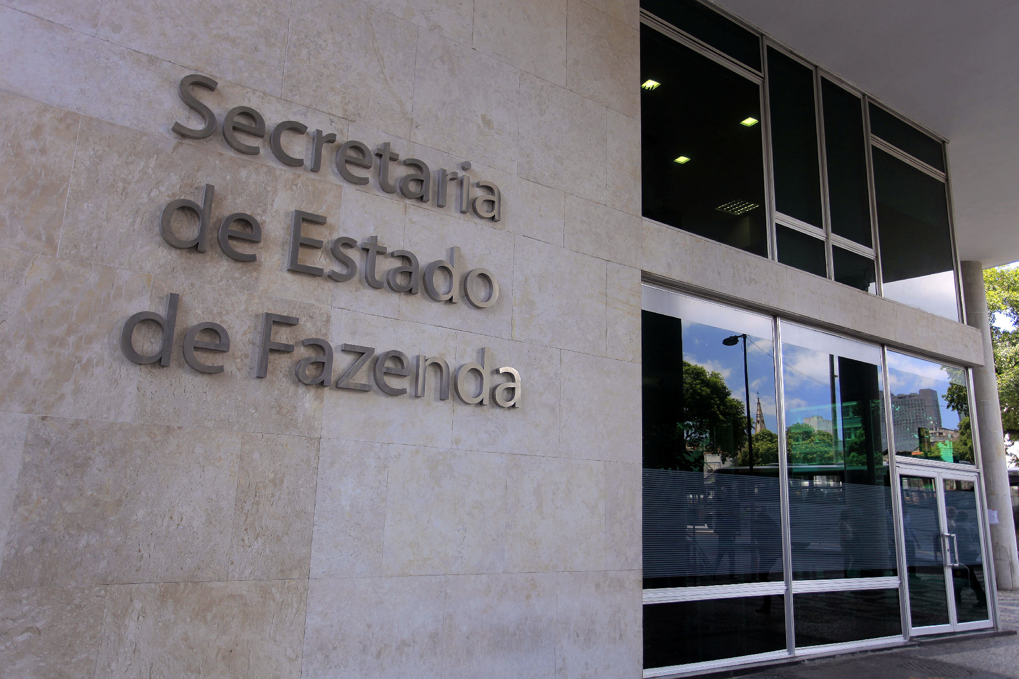 TJRJ afasta cláusula de barreira em conncurso da Sefaz-RJ e garante vaga em cadastro de reserva