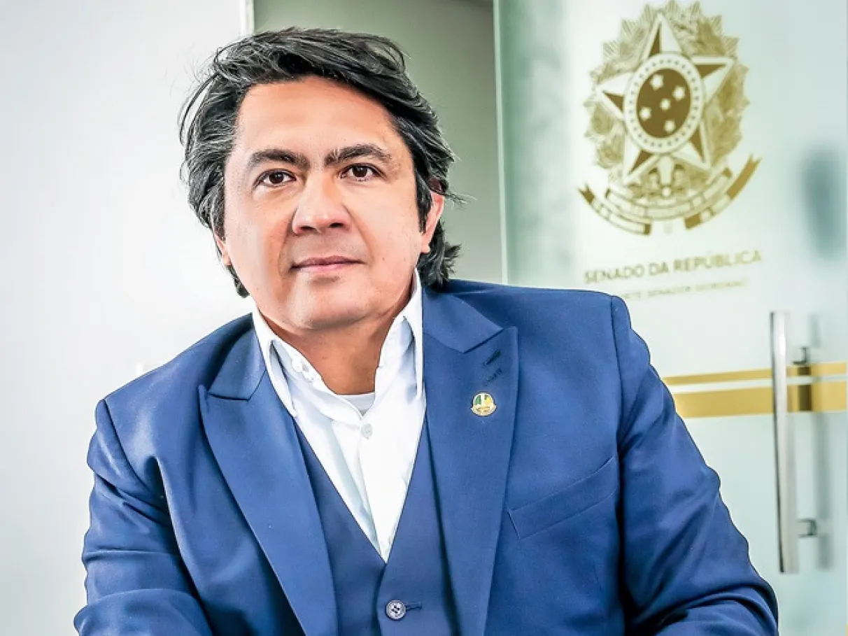 Senador foge de abordagem da PM com carro sem placa em SP